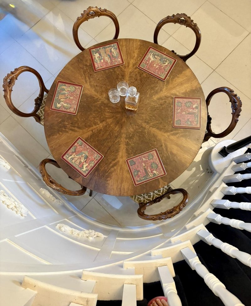 Antique Victorian Quality Flared Mahogany Segmented Circular 6 Seater Dining Table - Image 10